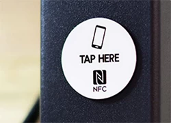 porcelana Obtenga más información sobre etiquetas de metal NFC en superficies metálicas fabricante
