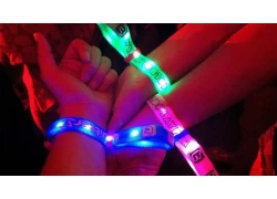 China How do the flashing led bracelets make the concert show more exciting? manufacturer