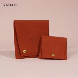 الصين حقيبة مجوهرات مصنوعة من الألياف الدقيقة باللون الأحمر الداكن حقيبة فاخرة ذات لون مخصص من المصنع الصيني لأي مجوهرات الصانع