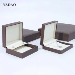China Cost-efficient brown jewelry box set Hot-sell style flip box Onlineshopping jewelry package supplier manufacturer