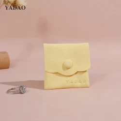 China leuchtend gelbe, natürliche, stilvolle Knopf-Mikrofaser-Schmuckverpackung, Aufbewahrungs-Minitasche, Tasche jeder Größe, kostenloses Logo Hersteller
