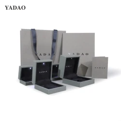 الصين Unbox Priliance Jewelry Jewelry Packaging Box Design Dazzle LED Shining Diamond الصانع