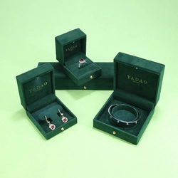 China Green Velvet Led Jewelry Box Classic Luxury Style Custom Logo Gift Packaging with Lights Ring Earring Bracelet Necklace manufacturer