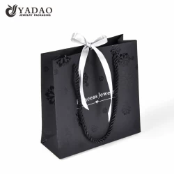China Christmas theme fancy papaer black snow gift shopping bag manufacturer