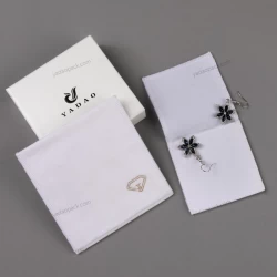 Cina yadao borsa bianca come la neve fabbrica sacchetto di imballaggio anello all'ingrosso borsa rifinita in velluto personalizzato per gioielli produttore