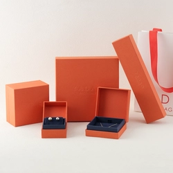 China YADAO High Quality Orange Paper Jewelry Box Velvet Lining with Pillow Bag for Ring Necklace Bracelet Earring Packaging manufacturer