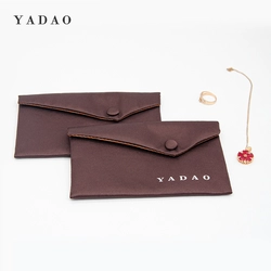 Cina pochette in raso a forma di busta con inserto in morbida spugna produttore