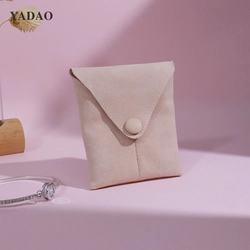 Cina borsa per imballaggio di gioielli con chiusura a scatto in microfibra rosa con coulisse produttore