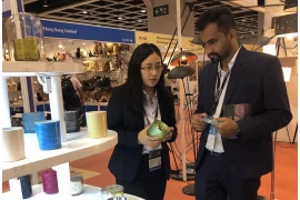 Kina Sunny Glassware pomogao je malim kupcima da započnu posao i brzo se razviju te vodećim ljudima u industriji proizvođač