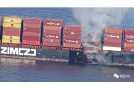 爆裂！大约40个集装箱船的容器落入水中，船上的容器起火了。它曾经在中国拨打许多主要港口。