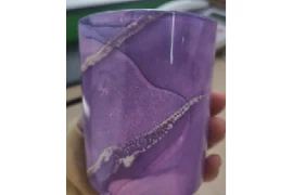 Sunny Glassware löst die Farbe des Glaskerzenglases mit Wassertransferdruck, die der Kunde wünscht, auf einmal