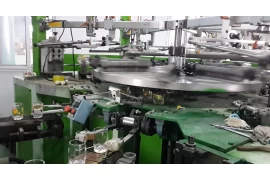 Lasikynttilänjalkojen automaattinen silkkipainatusprosessi, Sunny Glassware vakuutti amerikkalaiset asiakkaat