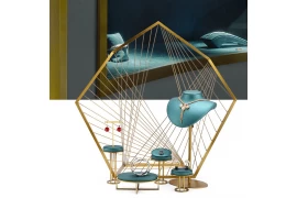 What kind of display props do you choose when participating in jewelry exhibitions?