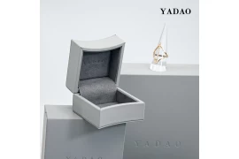 Minimalist trends in modern jewelry packaging