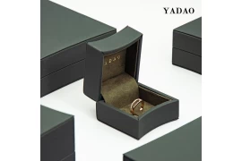 Virtual and augmented reality applications in jewelry packaging
