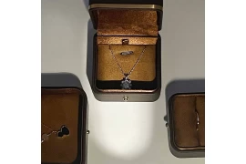Artistic elements in custom jewelry packaging