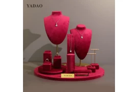 Tecnologia e loghi digitali nel packaging moderno dei gioielli