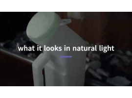 urinario de plástico con luz oscura