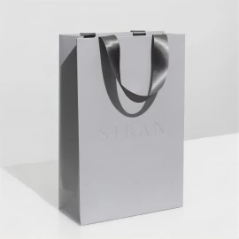 الصين حقيبة ورقية مطبوعة ملونة من Morandi حقيبة تسوق رمادية متطورة الصانع