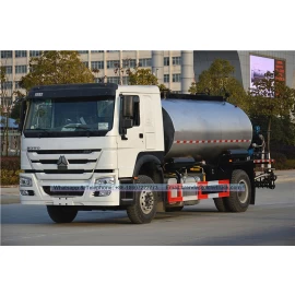 चीन 2016 के HOWO 4 * 2 बुद्धिमान डामर वितरक ट्रक उत्पादक