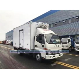 Tsina JAC 3-8T 4X2 Refrigerator Cargo Truck Manufacturer