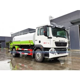 China SINOTRUK HOWO 4x2 2200 gallon 10000liters water tank truck manufacturer