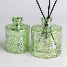 China transparent green electroplated laser fleck finished T-neck cylindrical glass diffuser bottle manufacturer
