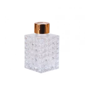 China 100ml 3.5oz geo cut square clear glass diffuser bottle with gold screw lid manufacturer