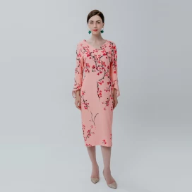 China Vestido estampado floral com mangas de pétalas fabricante
