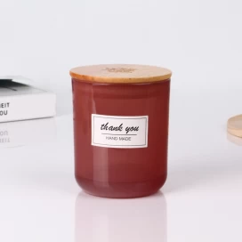 Chine Pots en verre de bougie rouge brunâtre semi-translucides en forme de U écologiques de 8 oz avec couvercles en bambou vides pour la fabrication de bougies fabricant