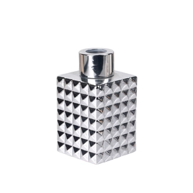 중국 나사 뚜껑이 있는 100ml 3.5oz 지오 컷 사각형 전기도금 은유리 디퓨저 병 제조업체