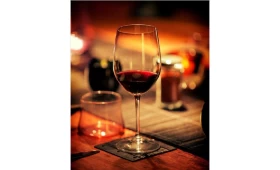 الحياة حقا مثل كأس من النبيذ