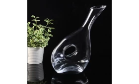 What's the function of the decanter