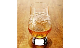 Perché i vetri del whisky si sono modellati come sono