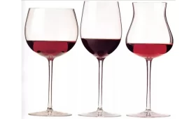 なぜワイングラスのカップやゴブレットのガラスには茎がありますか？