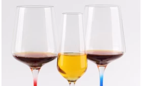 ما هي المتطلبات الأساسية لجميع أنواع كأس النبيذ الزجاج؟