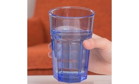 Glaswarenhersteller sagen Ihnen, wie viel es kosten würde, ein Wasserglas anzupassen