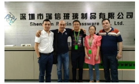 Clientes taiwaneses à procura de uma fábrica personalizada de copo de vinho vermelho escolheu Ruixin