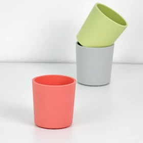 중국 Benhaida 잡기 쉬운 유아 클래식 학습 식기류 컵 BPA 무료 미끄럼 방지 내구성이 뛰어난 실리콘 어린이 마시는 컵 제조업체