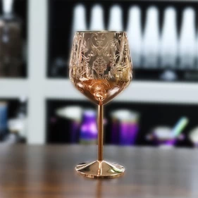 China Neues Design Metall Trinkglas Edelstahl Wein Cup Ei Glas Hersteller