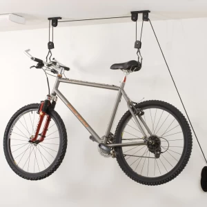 Techo para almacenamiento de bicicletas en garaje que ahorra espacio en la pared