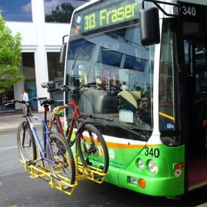 자전거 거치대가 있는 버스