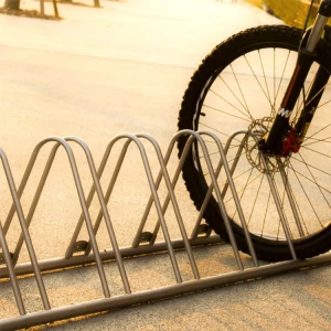 新品三角粉末涂层自行车架，可容纳 5 辆自行车