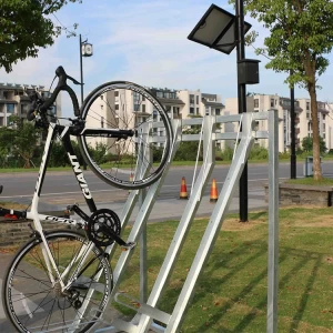 Halbvertikaler Fahrradträger aus verzinktem Stahl