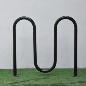 Il portabici Onda con tubo tondo può contenere 5 biciclette con attacco a flangia