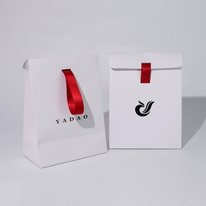 sacchetto di carta artistica con stampa CMYK a forma di triangolo sacchetto regalo sacchetto di carta per la spesa di gioielli