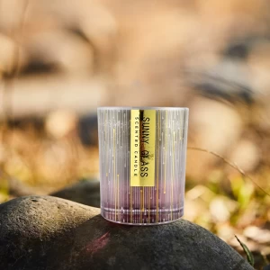 Kundenspezifisches Großhandelskerzenglas aus rotem und gelbem Glas mit vertikalen Streifen