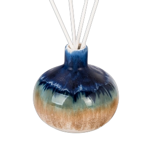 Maßgeschneiderte, im Brennofen glasierte Keramik-Rohrdiffusorflaschen mit Farbverlauf „Mountain Sea“.