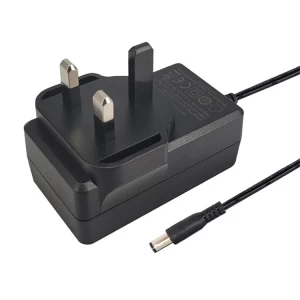 FCC UK Plug 24W 12V 2A تحويل التيار الكهربائي على الحائط محول التيار المتردد إلى محول التيار المستمر