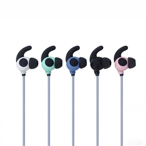 Électrode auriculaire médicale pour équipement de neurostimulation et de thérapie